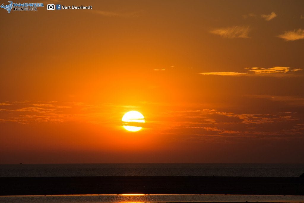 Zonsondergang te Zeebrugge op 02-08-2015