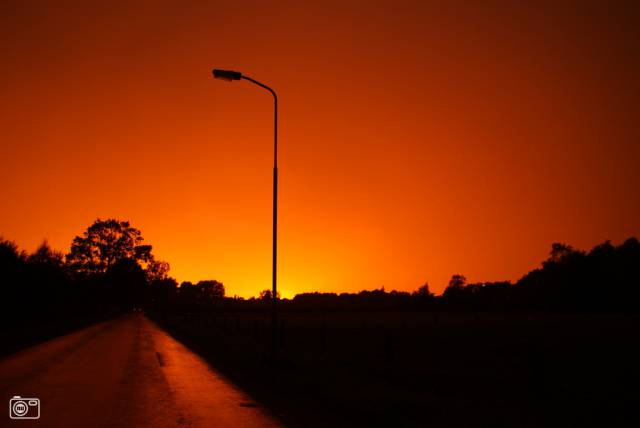 Oranje gloed aan de hemel