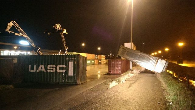 windstoten blazen containers omver