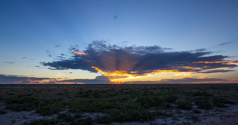 Warmteonweer bij zonsondergang