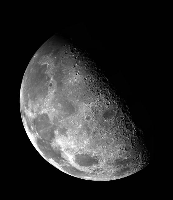 oppervlak van de maand met kraters